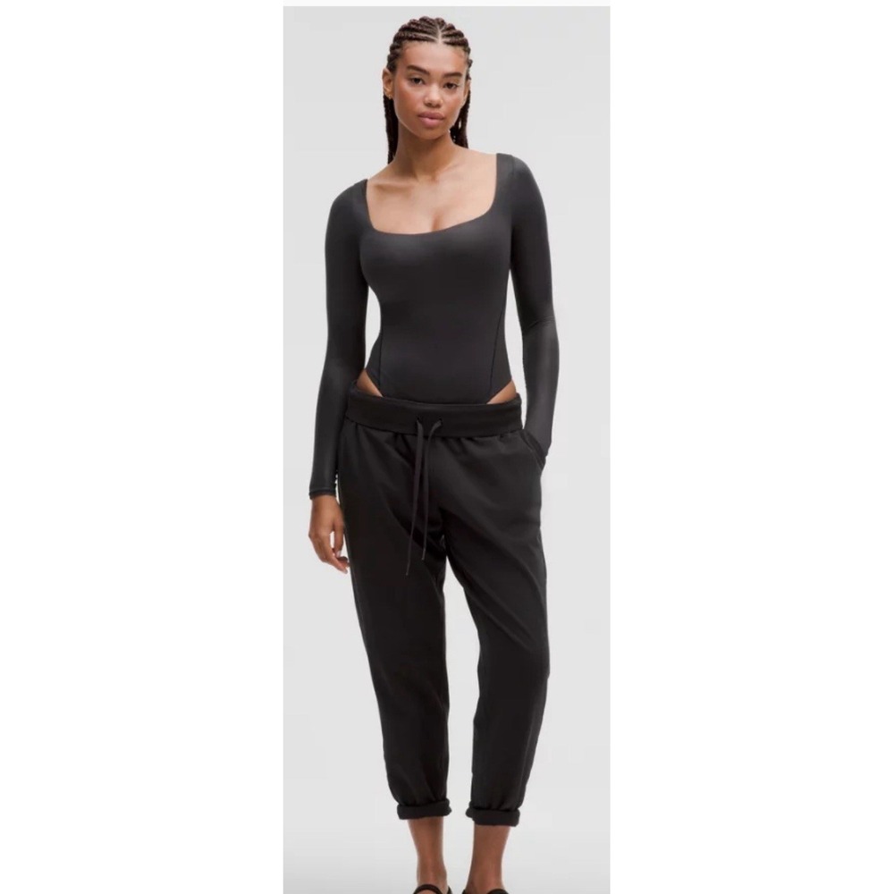 Lululemon Size XL Wundermost Square Neck Nulu Shine Foil Print Lux Black LW3INRS